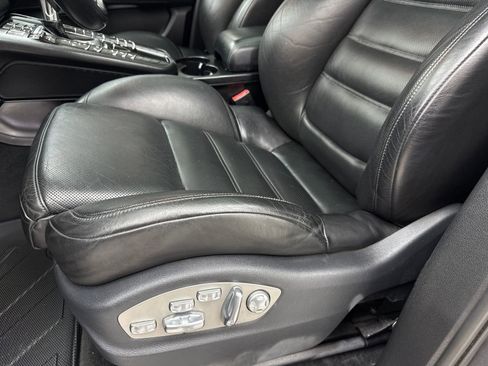 Used 2015 Porsche Macan Turbo AWD/4WD image 34