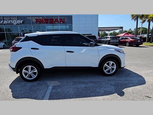 Used 2025 Nissan Kicks Play S image 36