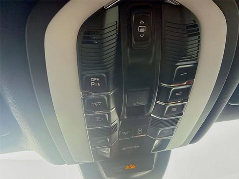 Used 2024 Porsche Macan Turbo image 20