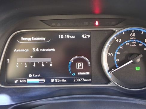 Used 2020 Nissan Leaf SV w/ SV Technology Package image 23