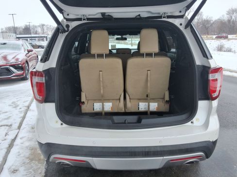 Used 2017 Ford Explorer XLT w/ Equipment Group 202A image 32