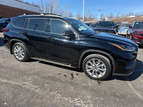 Used 2022 Toyota Highlander Limited image 1