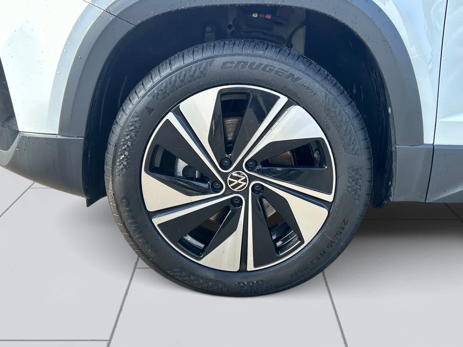 Used 2025 Volkswagen Taos SE AWD/4WD image 9