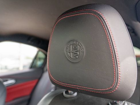 Used 2018 Alfa Romeo Giulia Quadrifoglio RWD image 16