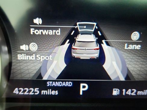 Used 2024 Nissan Pathfinder SL w/ SL Premium Package FWD image 39