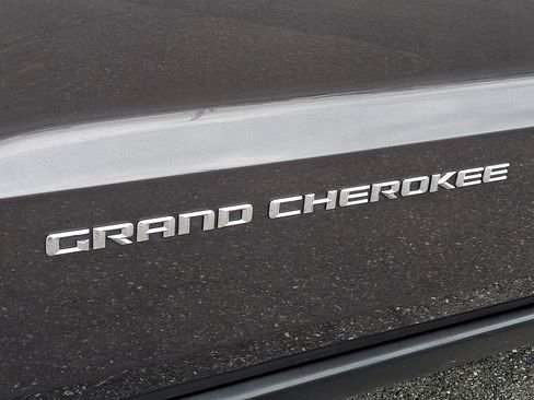 Used 2016 Jeep Grand Cherokee Laredo w/ Quick Order Package 23E AWD/4WD image 28