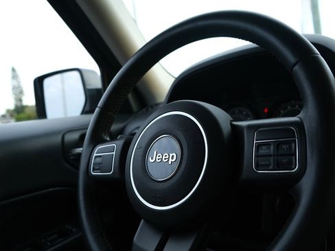 Used 2016 Jeep Patriot High Altitude image 39