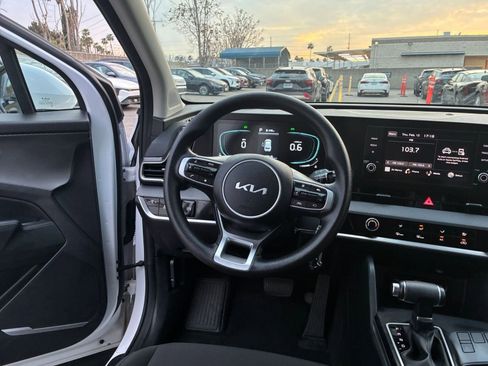 Used 2025 Kia Sportage LX image 33