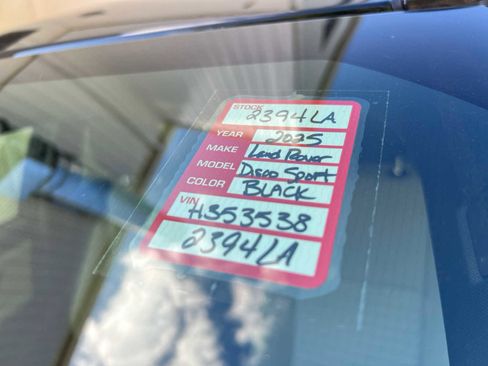 Used 2025 Land Rover Discovery Sport Dynamic SE image 18