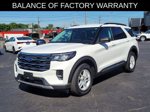 Used 2025 Ford Explorer Active AWD/4WD image 2