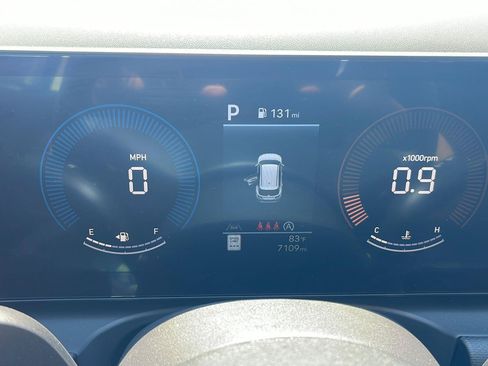 Used 2025 Hyundai Tucson SE AWD/4WD image 29
