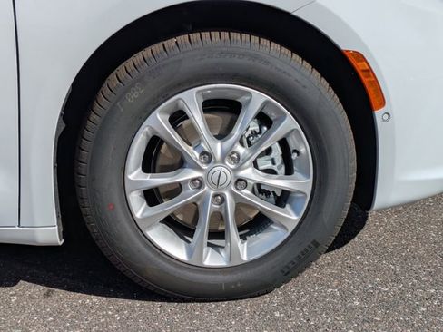 New 2026 Chrysler Pacifica Select image 10