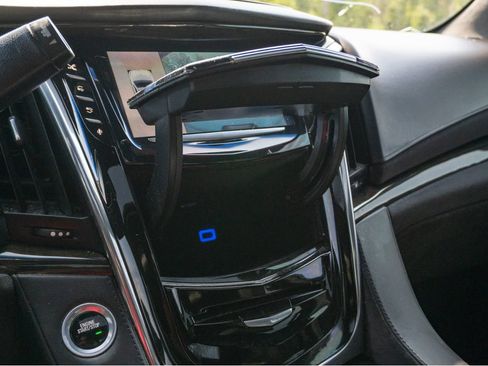Used 2016 Cadillac Escalade Platinum RWD image 30