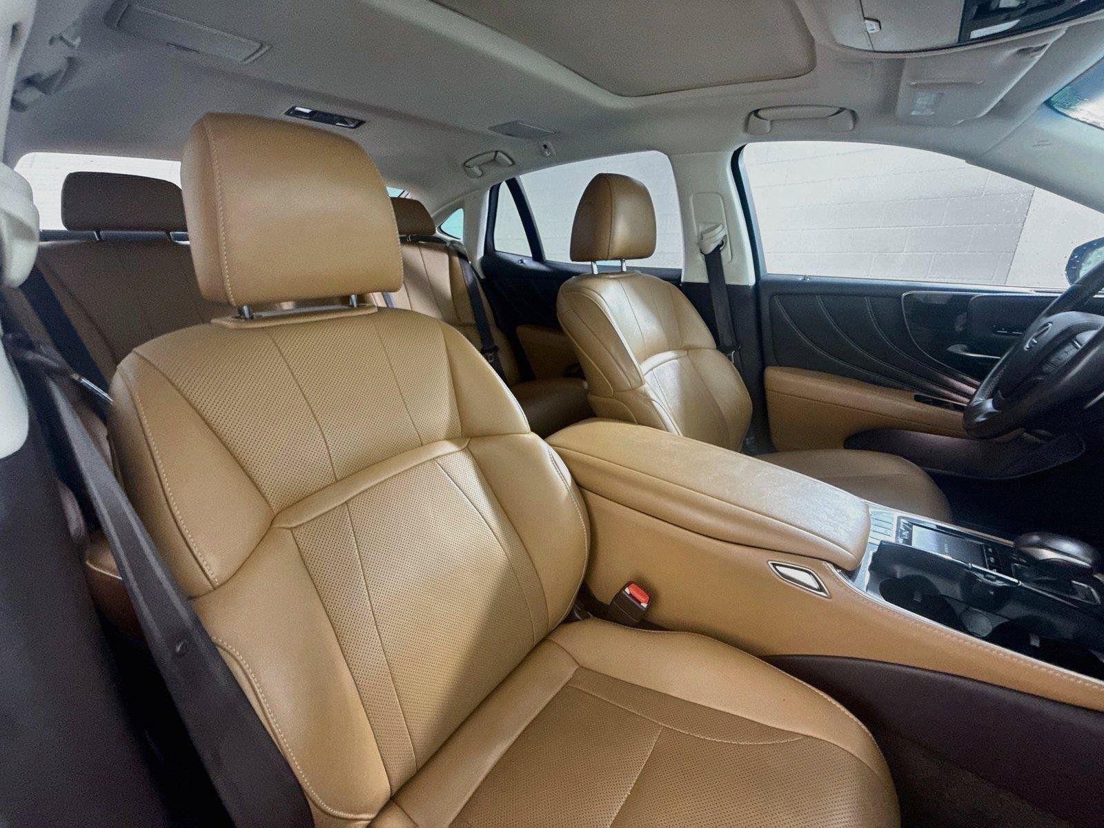 Used 2018 Lexus LS 500 w/ Accessory Package (Z2) RWD image 14
