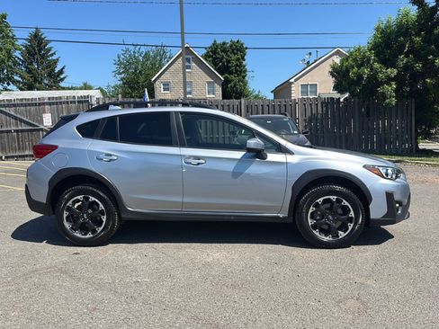 Used 2021 Subaru Crosstrek 2.0i Premium w/ Moonroof Package AWD/4WD image 9