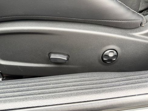 Used 2015 Dodge Challenger SRT Hellcat image 21