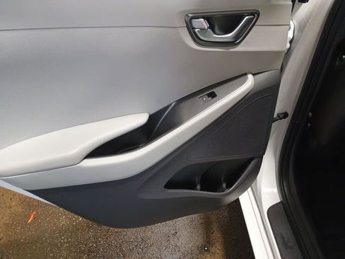 Used 2020 Hyundai Ioniq SEL image 18