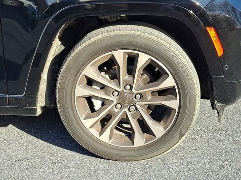 Used 2023 Jeep Grand Cherokee Overland AWD/4WD image 11