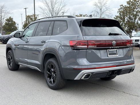 New 2026 Volkswagen Atlas Peak Edition image 3
