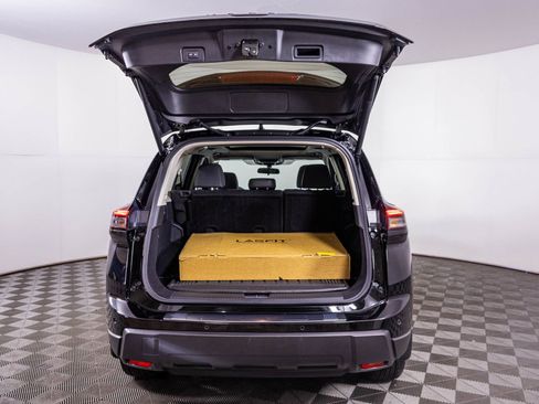 Used 2024 Nissan Rogue SV w/ SV Premium Package image 35