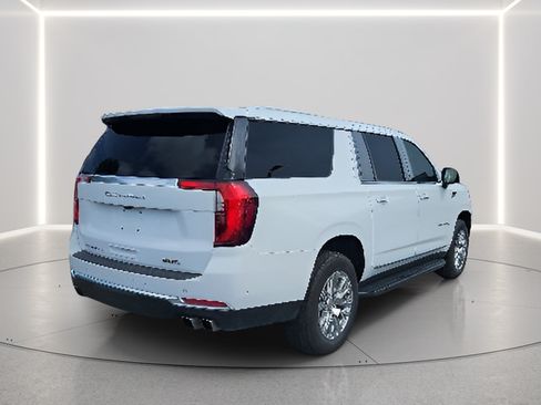 Used 2025 GMC Yukon XL Denali AWD/4WD image 5