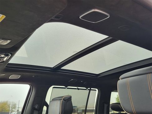 Used 2024 Jeep Grand Wagoneer L Series III image 18