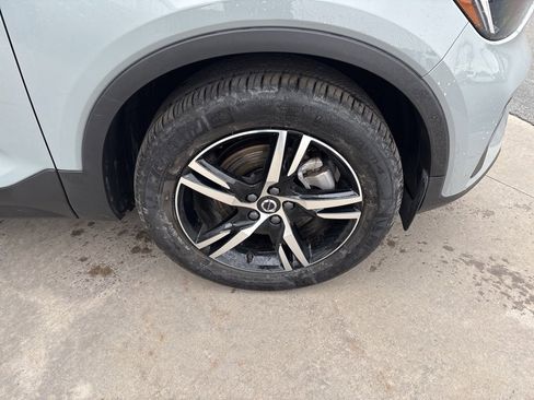 Certified 2025 Volvo XC40 B5 Core image 12