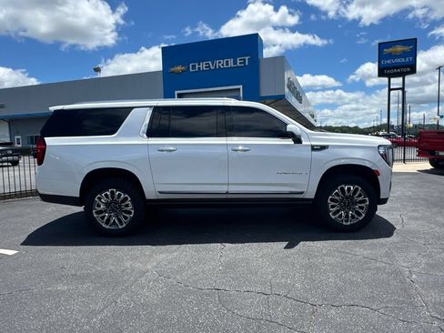 Used 2023 GMC Yukon XL Denali Ultimate AWD/4WD image 5