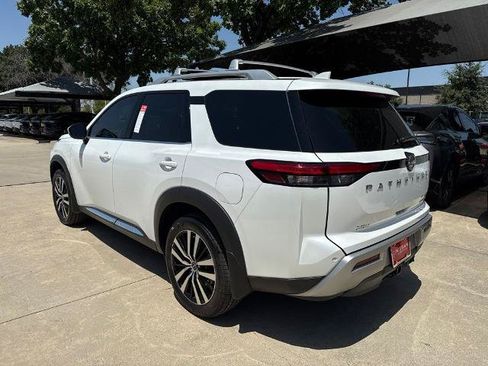 Certified 2025 Nissan Pathfinder Platinum w/ Cargo Package FWD image 5