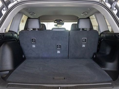 Certified 2023 Jeep Grand Cherokee Limited w/ Black Appearance Package image 7