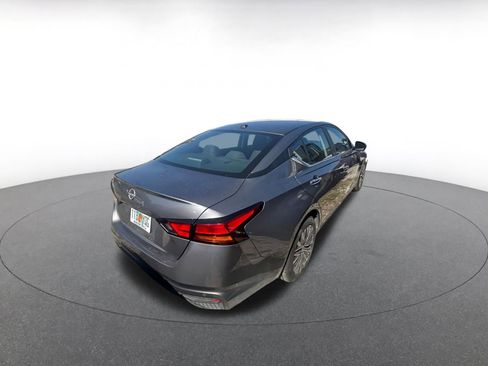 Used 2025 Nissan Altima 2.5 SV image 8