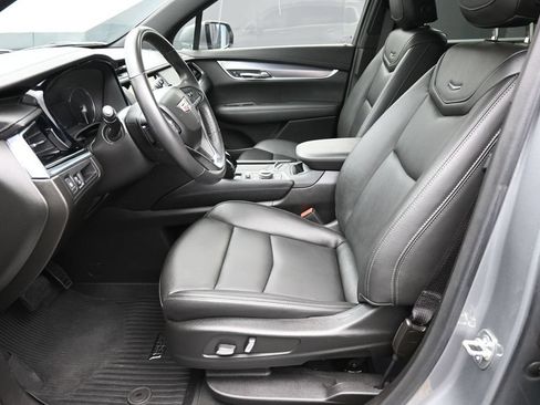 Used 2025 Cadillac XT6 Luxury FWD image 21