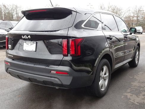 Used 2023 Kia Sorento LX image 7
