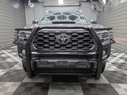 Used 2021 Toyota Tacoma TRD Sport w/ Technology Package RWD image 3
