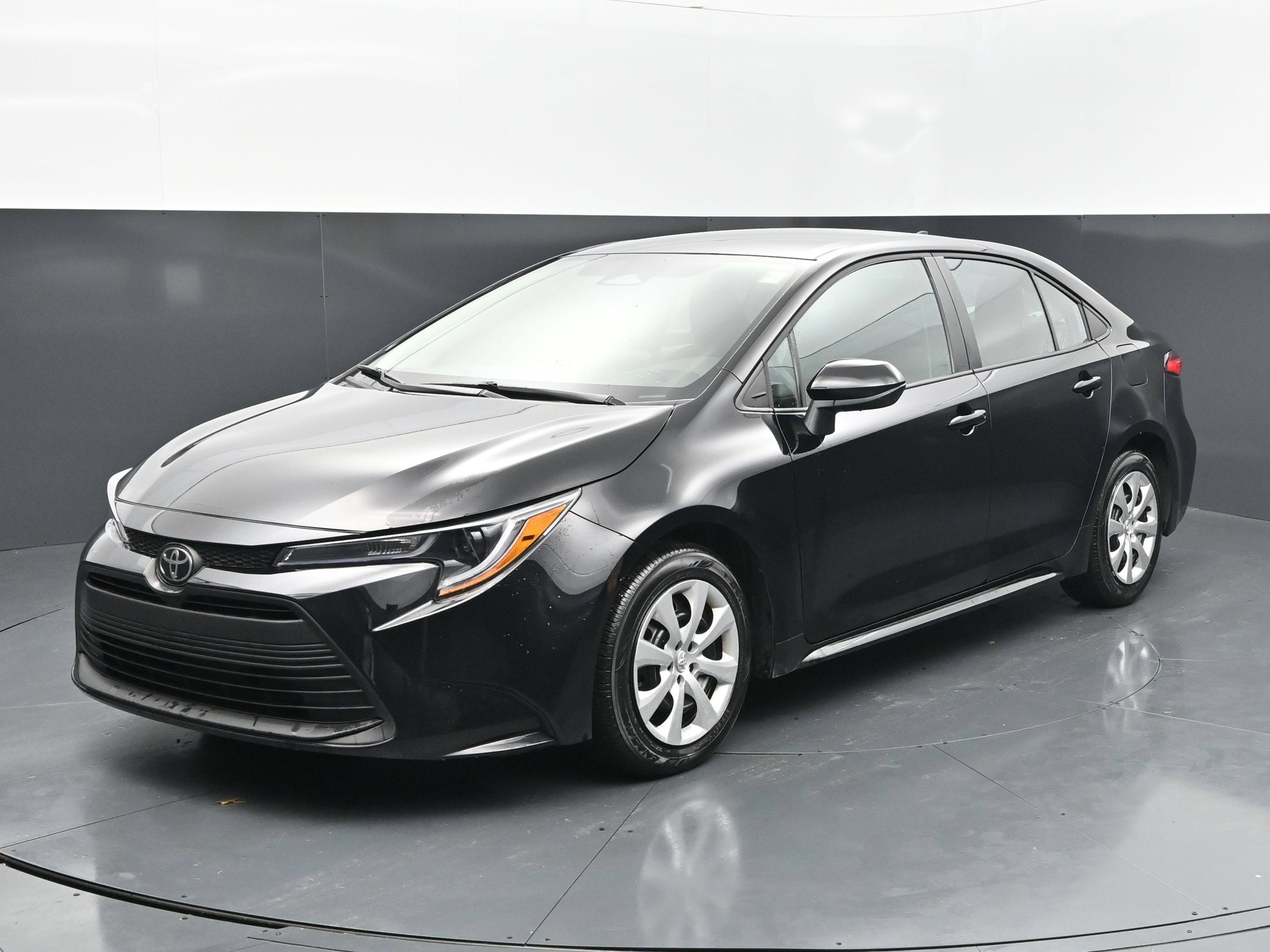 Used 2026 Toyota Corolla LE FWD image 1