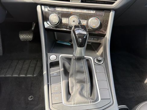 Used 2023 Volkswagen Jetta SE w/ Panoramic Sunroof Package FWD image 24