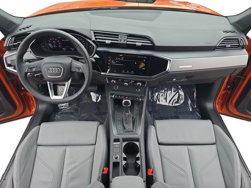 Used 2025 Audi Q3 2.0T Premium w/ Convenience Package image 9