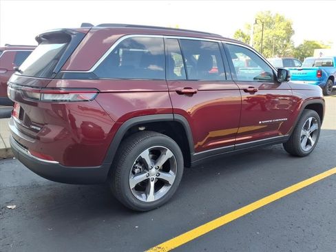 New 2025 Jeep Grand Cherokee Limited w/ Luxury Tech Group II image 3