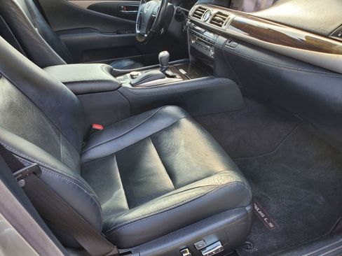 Used 2014 Lexus LS 460 image 38