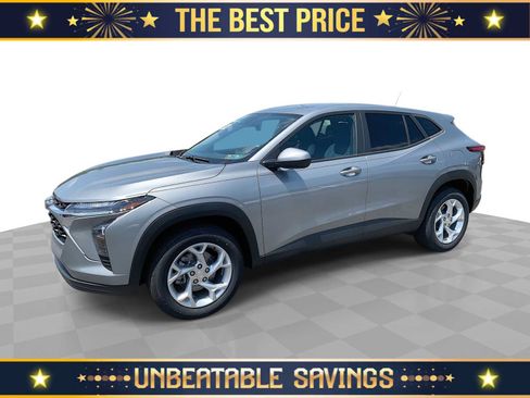 Used 2024 Chevrolet Trax LS w/ LS Convenience Package FWD image 1