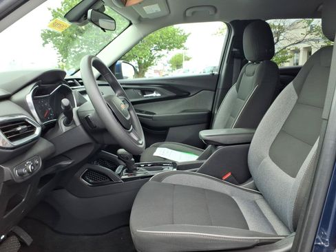 Used 2023 Chevrolet TrailBlazer LT FWD image 25