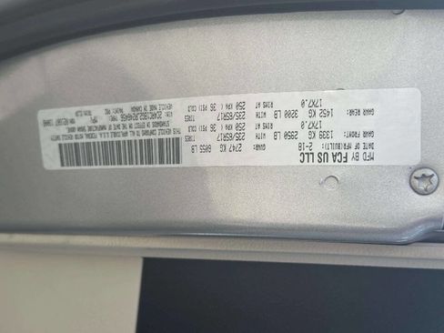 Used 2018 Chrysler Pacifica Touring-L FWD image 25
