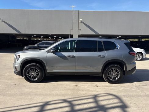 Used 2025 GMC Acadia Elevation image 9