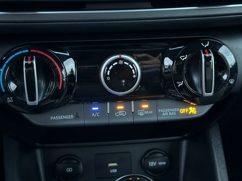 Used 2022 Hyundai Kona SE image 28