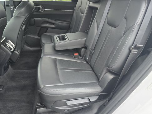 Used 2024 Kia Sorento S FWD image 29