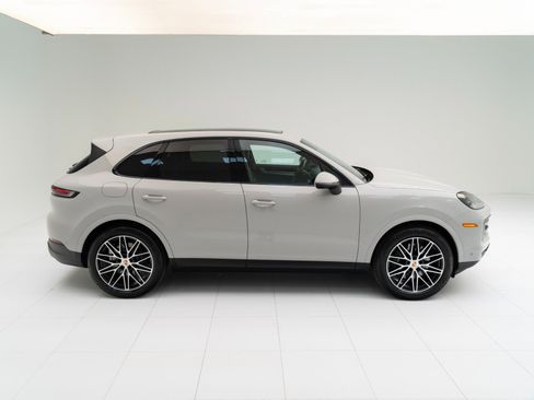 Certified 2025 Porsche Cayenne image 8