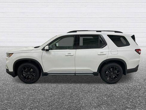 New 2025 Honda Pilot Touring image 2