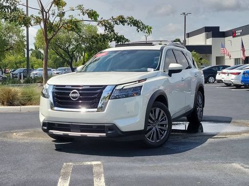 Used 2024 Nissan Pathfinder SL w/ SL Premium Package FWD image 30
