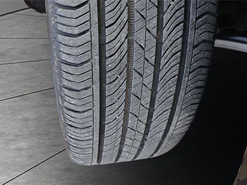 Used 2023 Buick Envision Avenir image 32