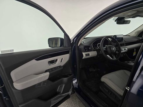 New 2025 Honda Pilot Touring image 21